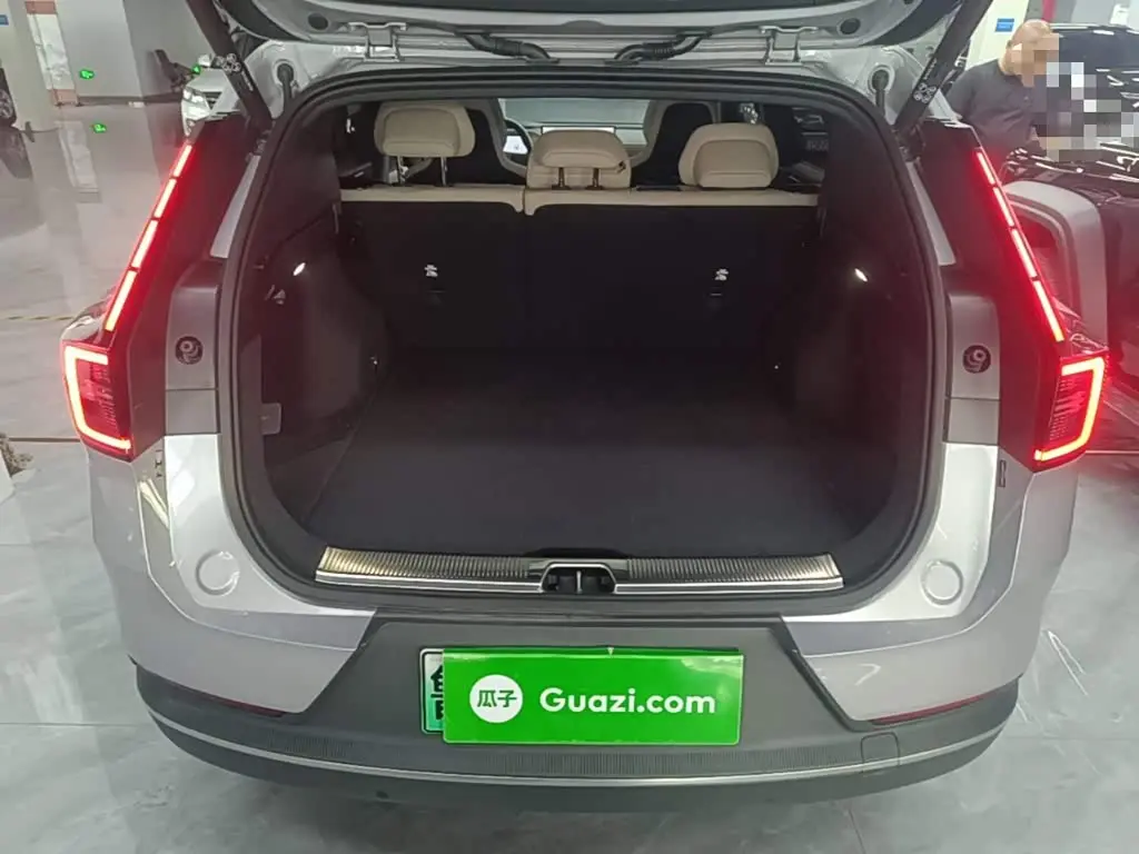 Volvo XC70 Plug-in Hybrid 2025 — Фото 15/20