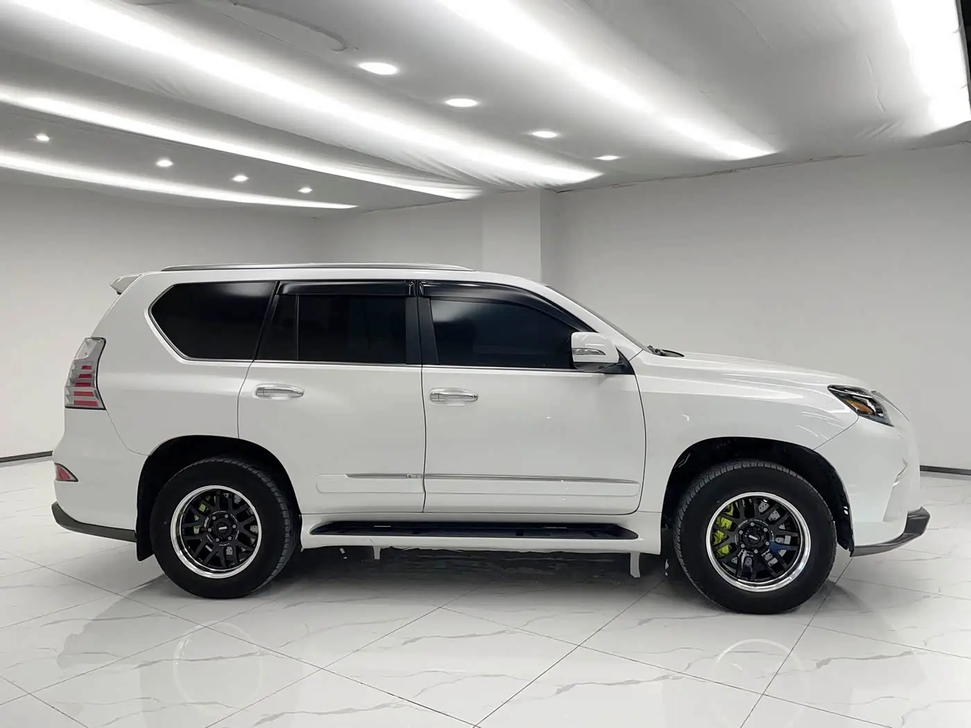 Lexus GX 2017 — Photo 7/20