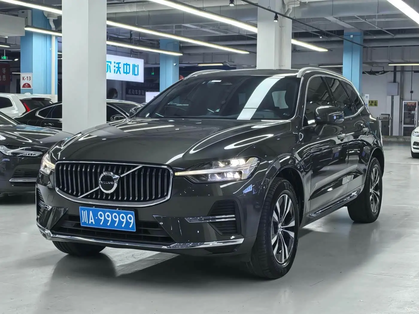 Volvo XC60 2022 — Фото 1/11