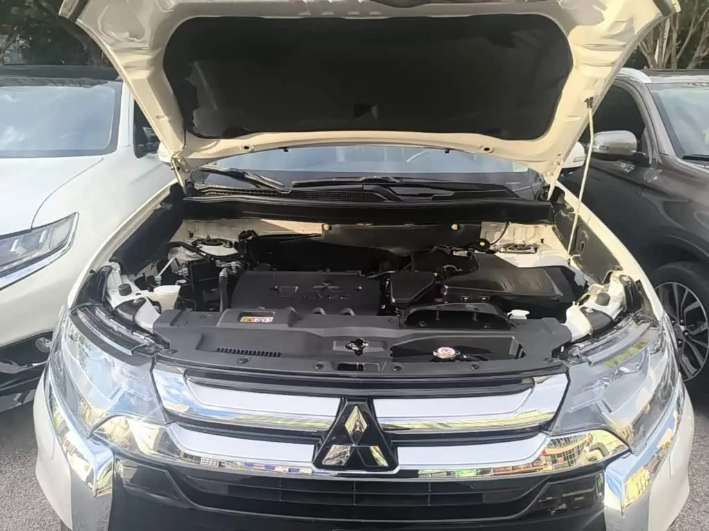 Mitsubishi Outlander 2019 — Photo 20/20