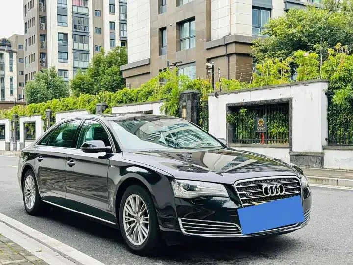 Audi A8 2013 — Фото 2/10