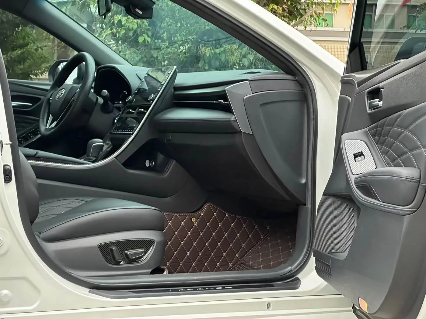 Toyota Avalon 2020 — Photo 7/9
