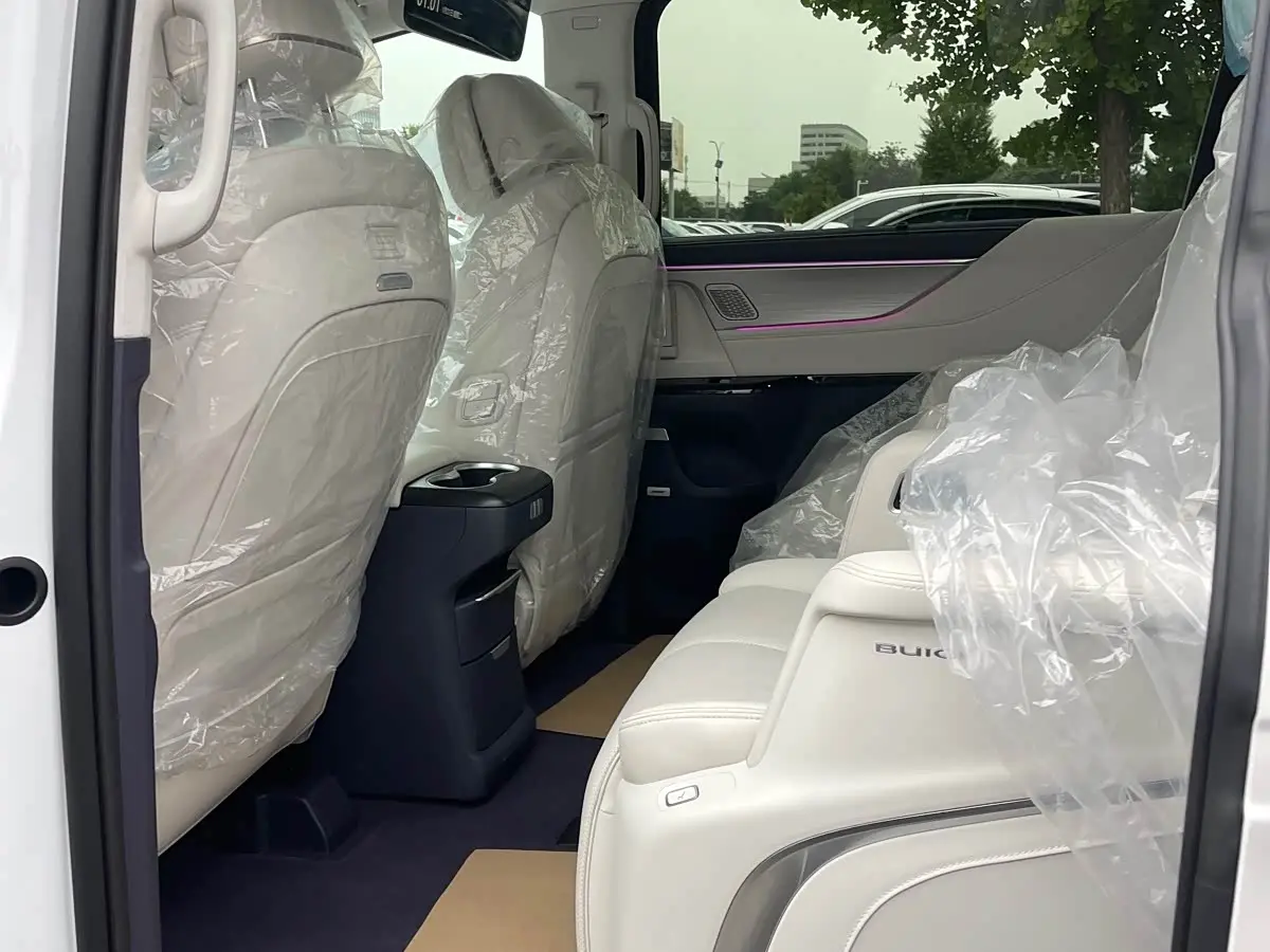 Buick GL8 New Energy 2025 — Photo 13/17