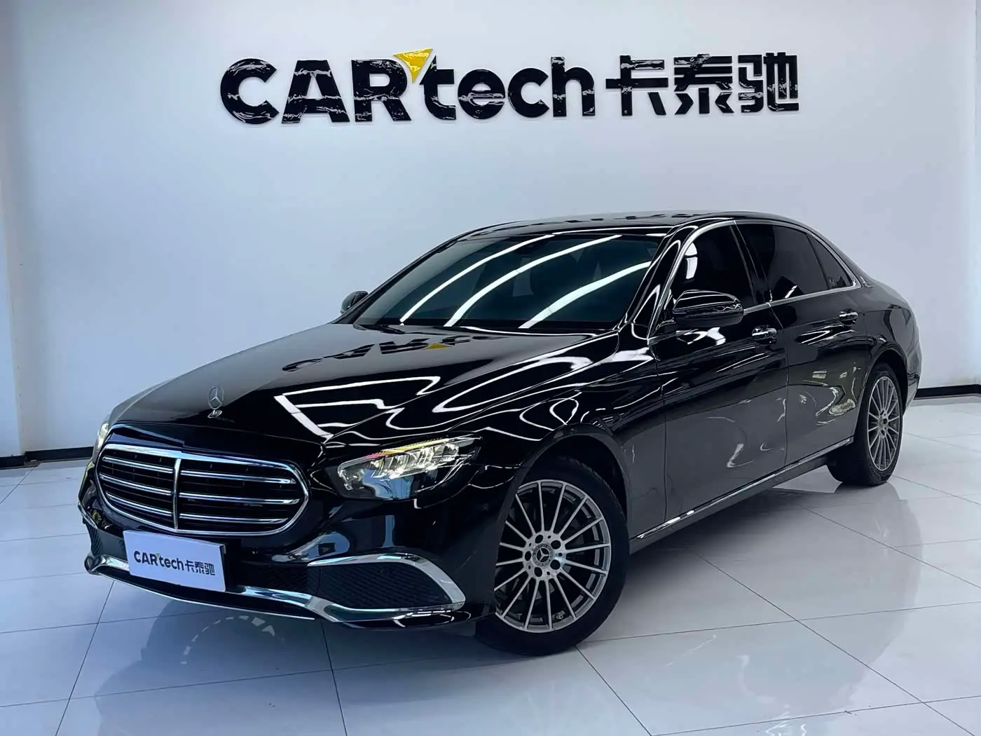 Mercedes-Benz E-Class 2023 — Photo 1/20