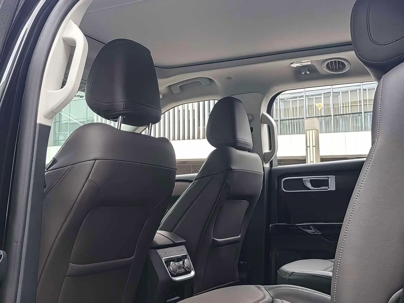 Ford Explorer 2025 — Photo 12/20