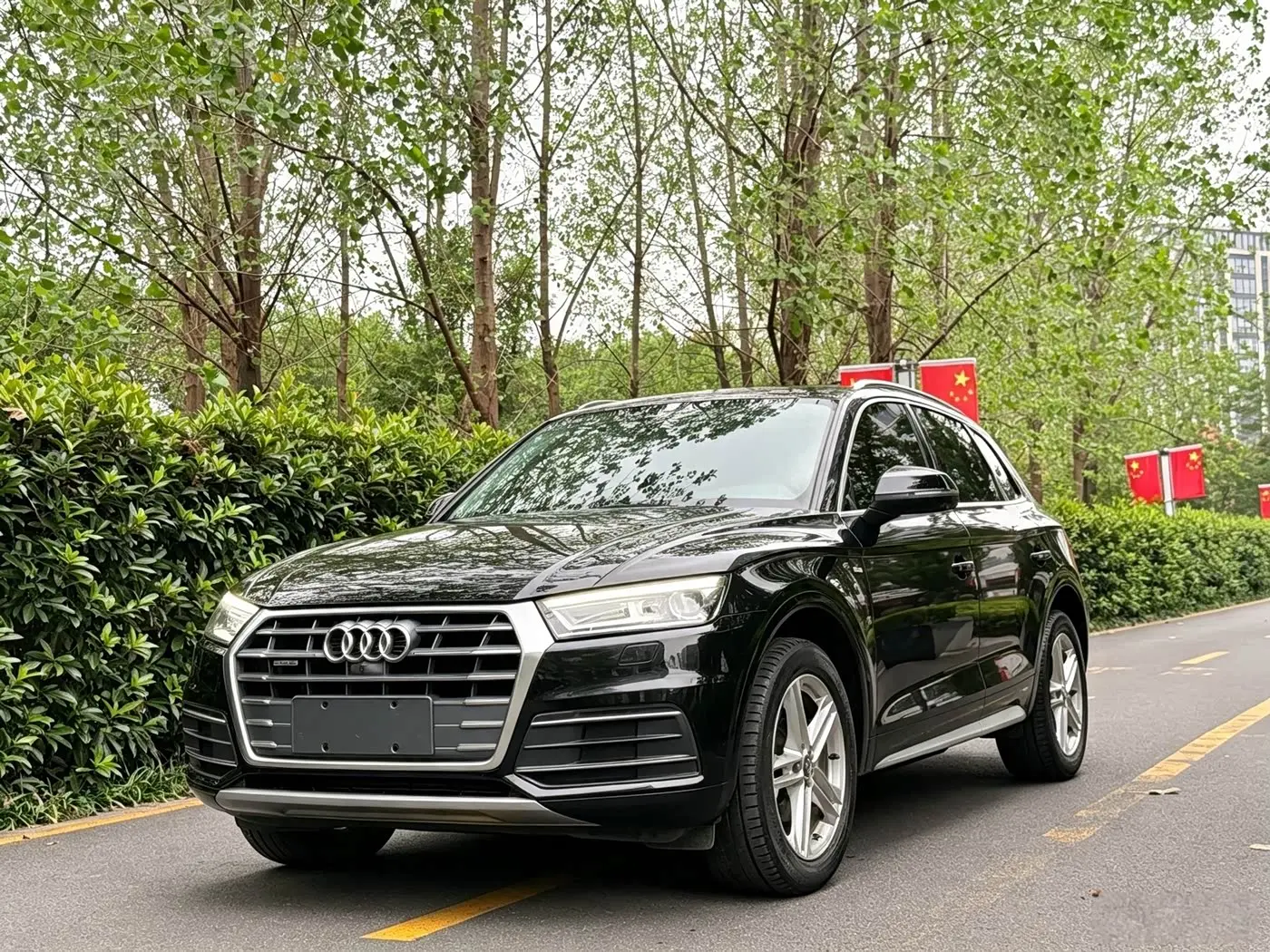 Audi Q5L 2020 — Фото 1/9