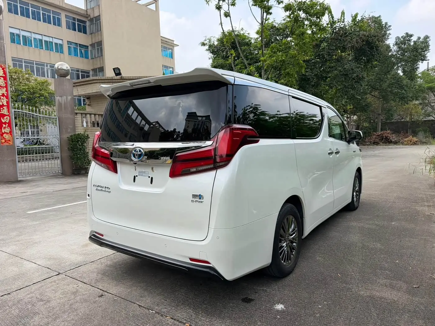 Toyota Alphard 2020 — Photo 7/20