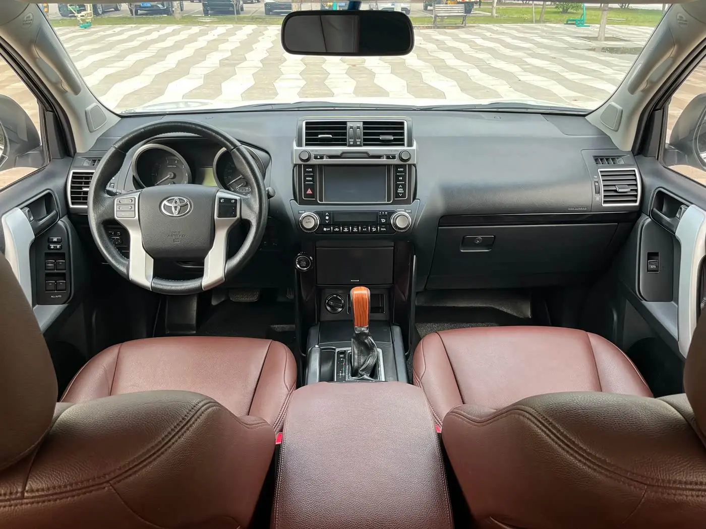 Toyota Prado 2017 — Photo 9/9