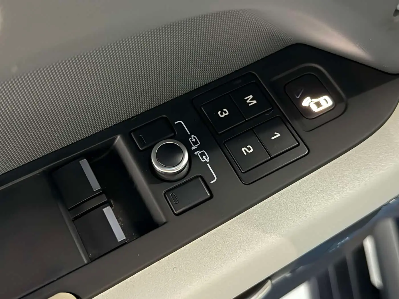 Land Rover Defender 2021 — Фото 7/20