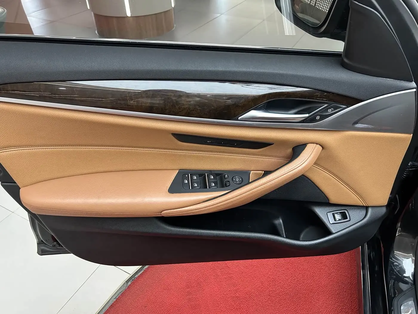 BMW 5 Series 2018 — Фото 12/20