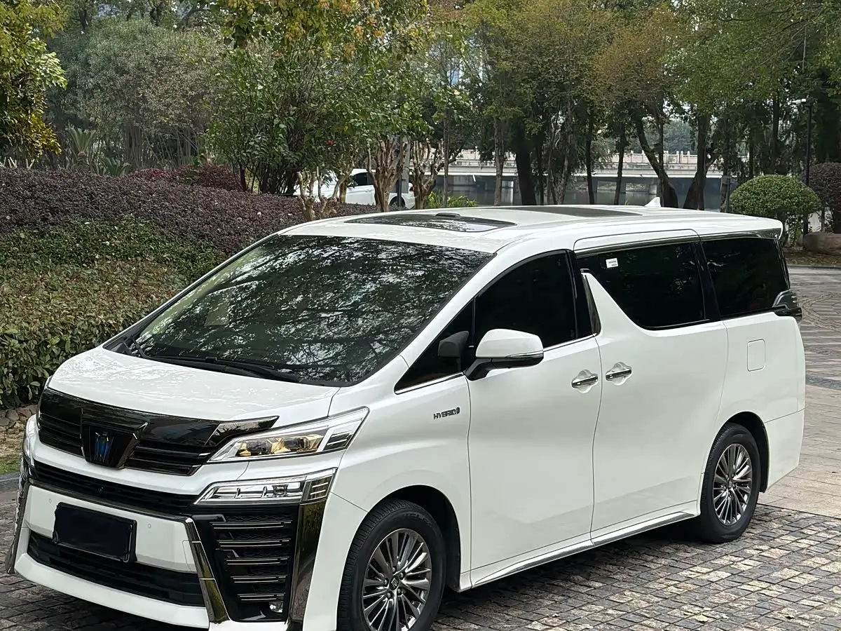 Toyota Vellfire 2023 — ფოტო 1/9