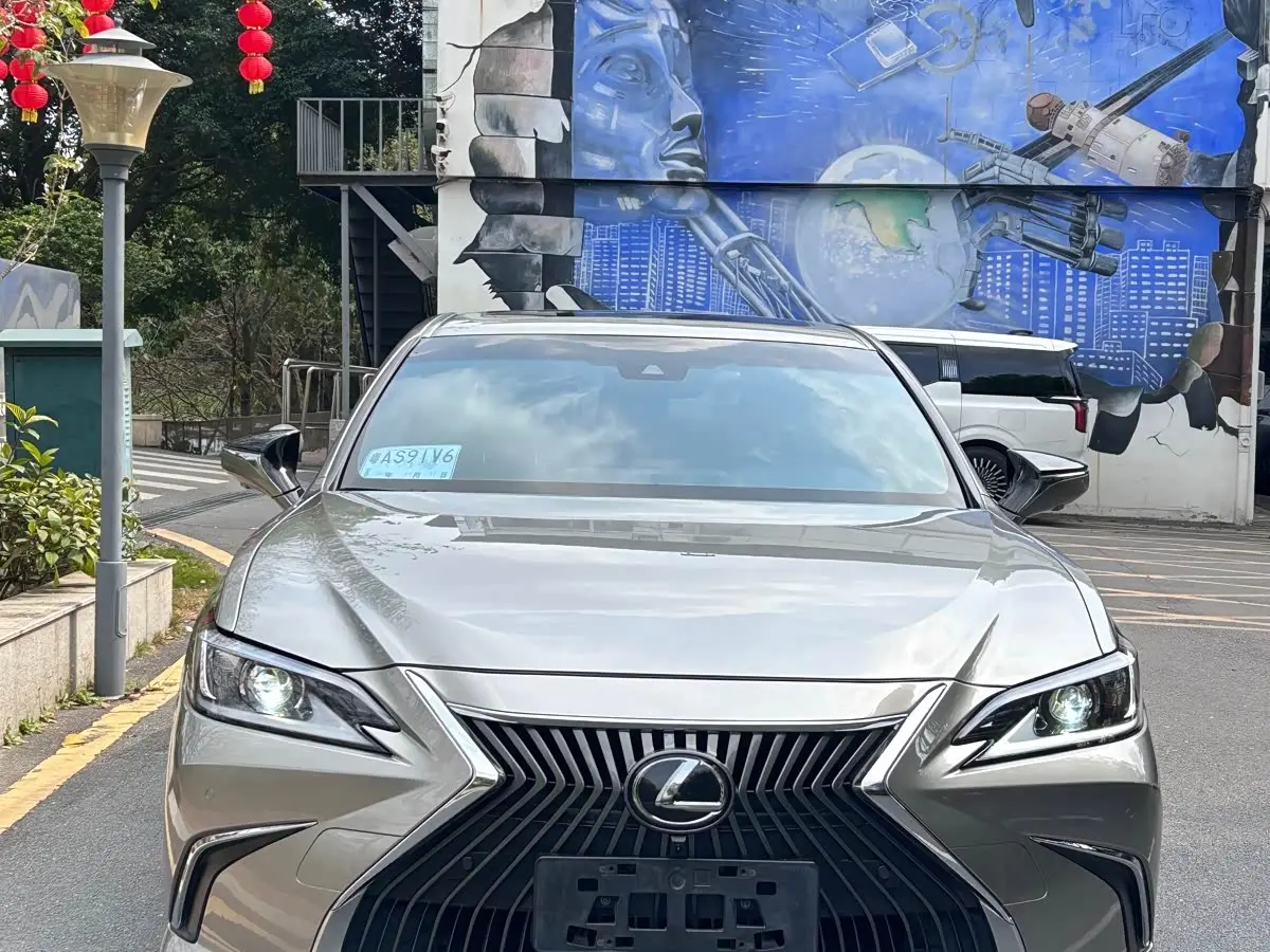 Lexus ES 2020 — Фото 2/15