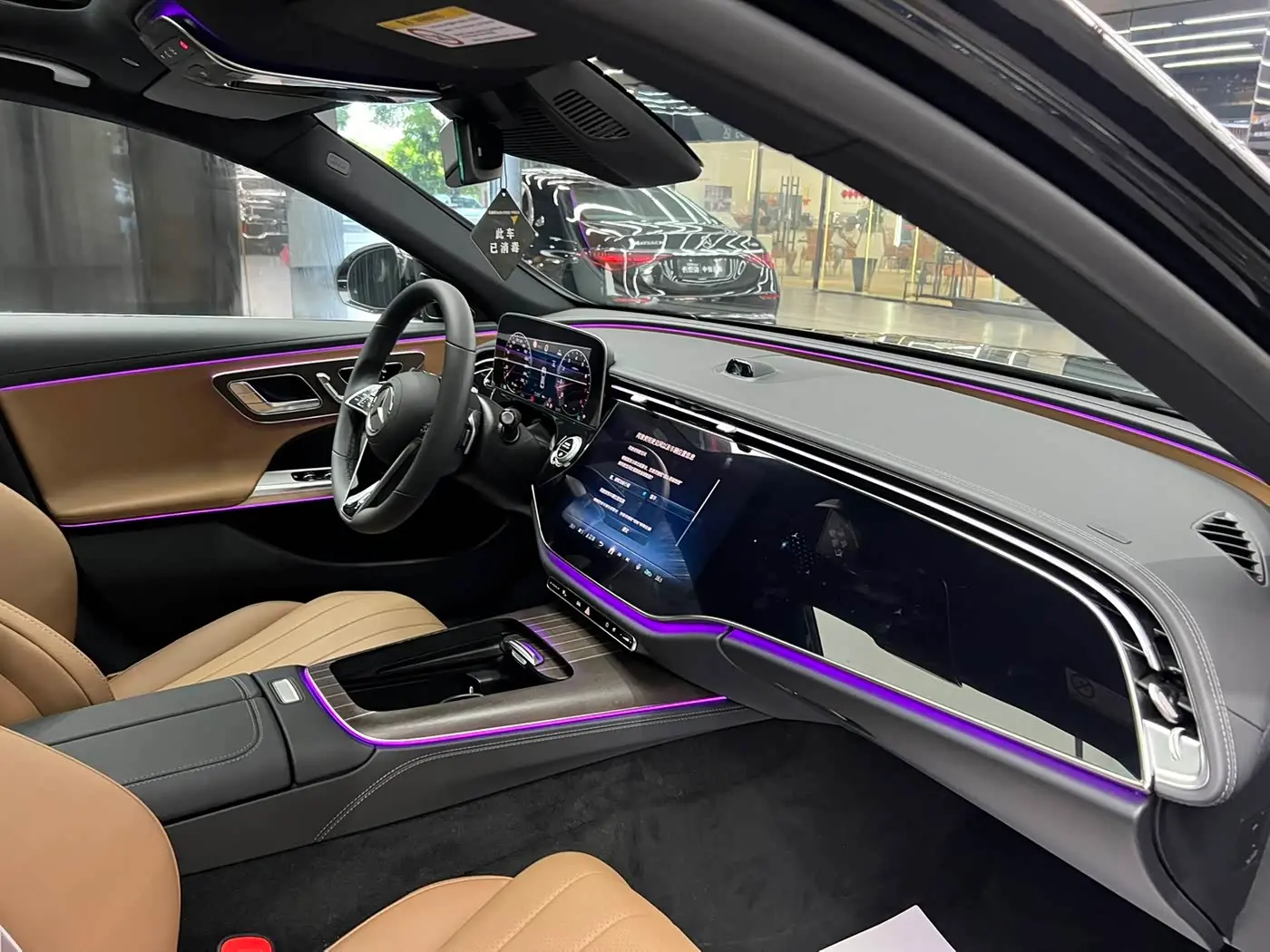 Mercedes-Benz E-Class 2025 — Фото 8/12