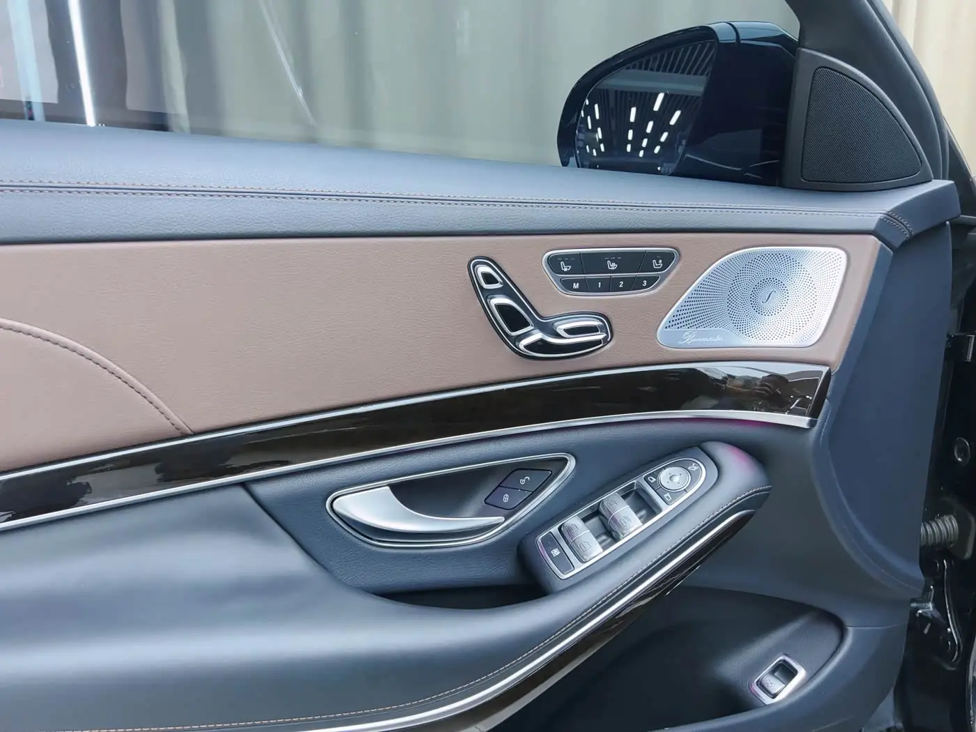 Mercedes-Benz Maybach S-Class 2019 — Фото 7/20