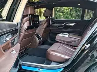BMW 7 Series 2017 — Фото 14/15
