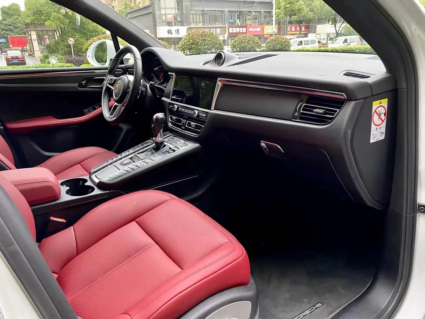 Porsche Macan 2020 — Photo 6/9