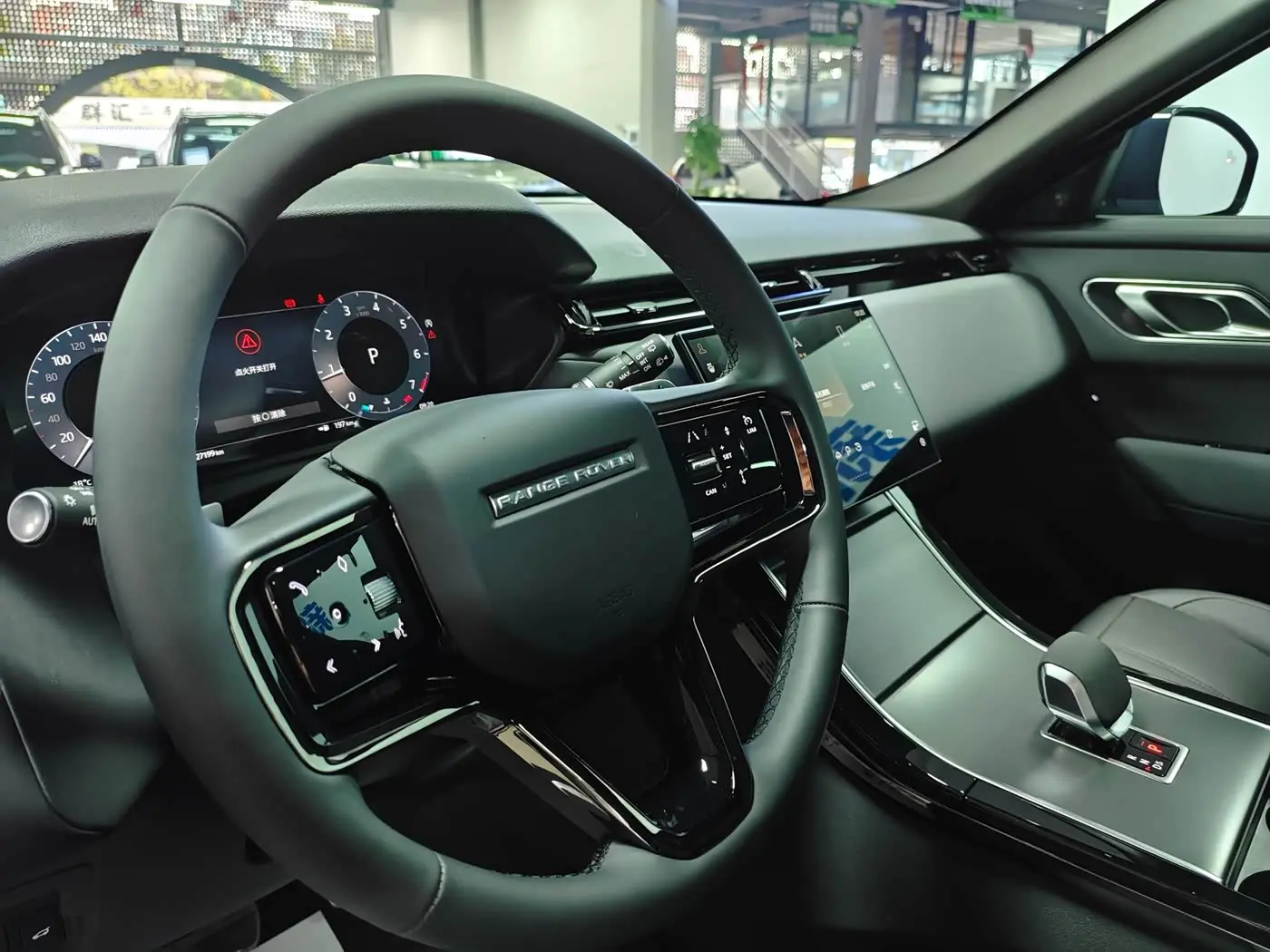 Land Rover Range Rover Velar 2024 — Фото 8/17