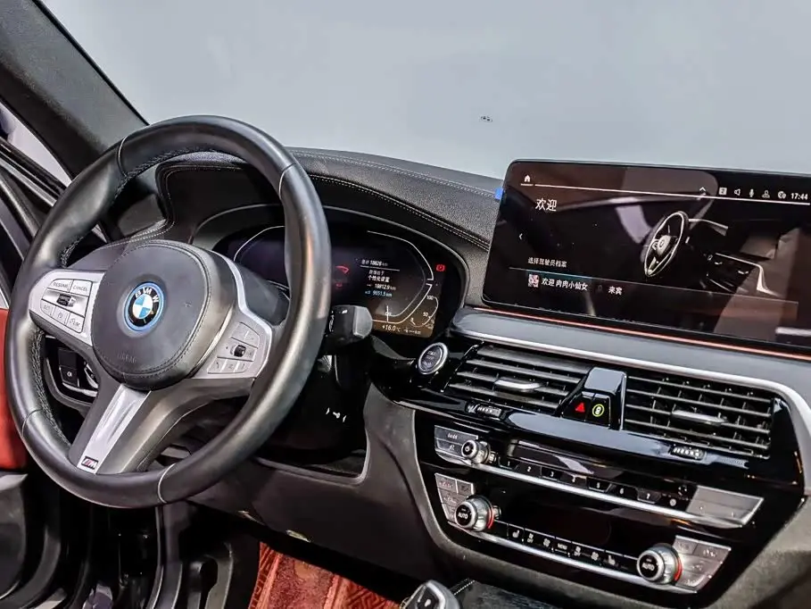 BMW 5 Series New Energy 2023 — Фото 13/20