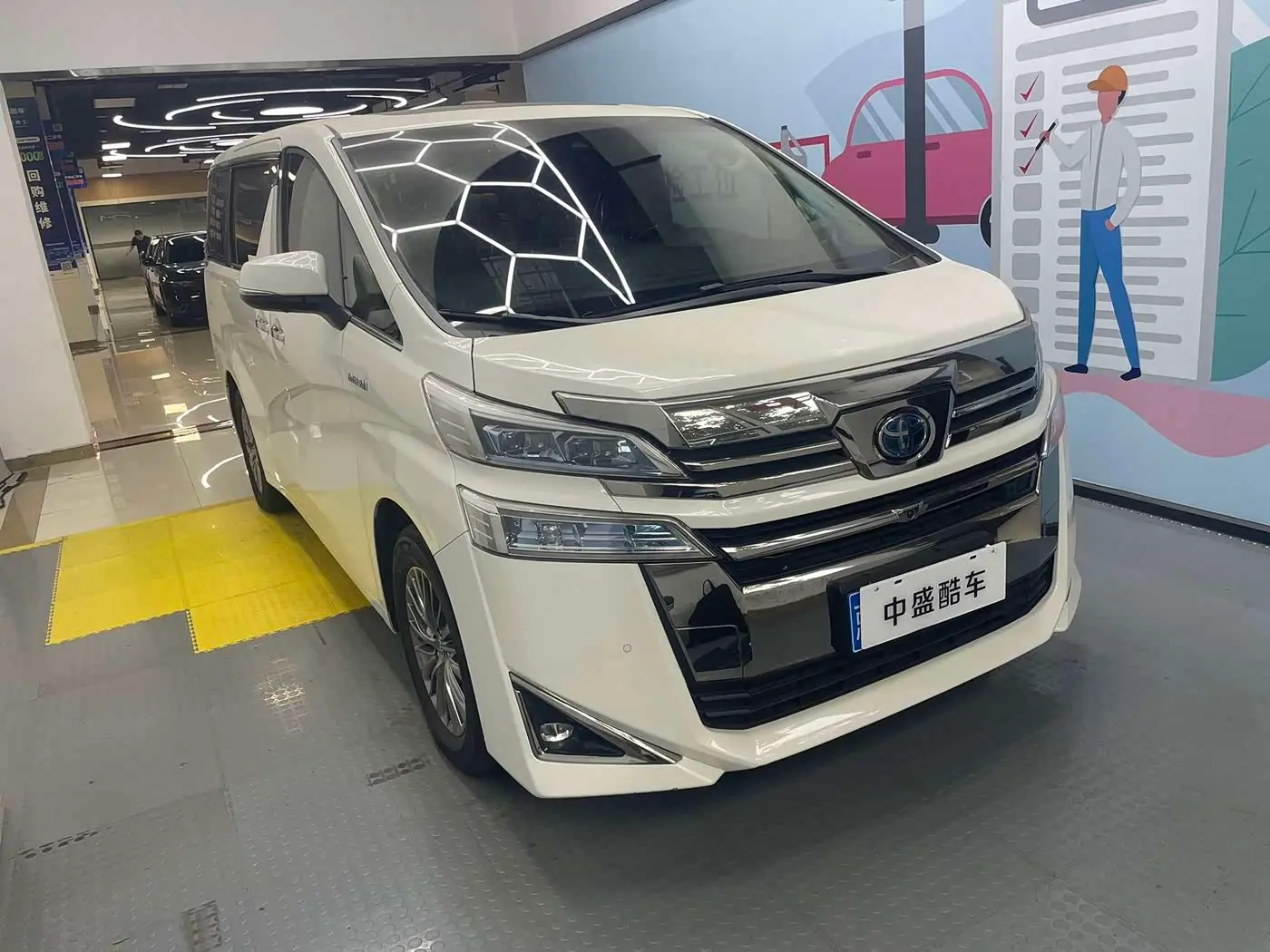Toyota Vellfire 2021 — Photo 2/10