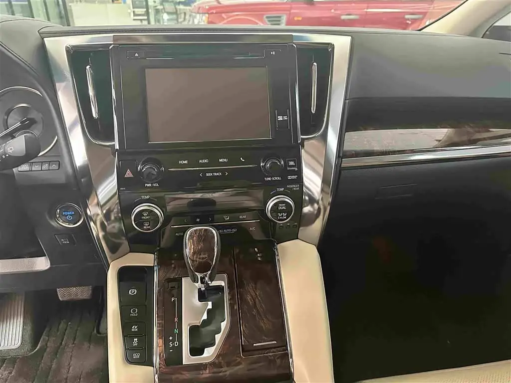 Toyota Alphard 2020 — Photo 7/18