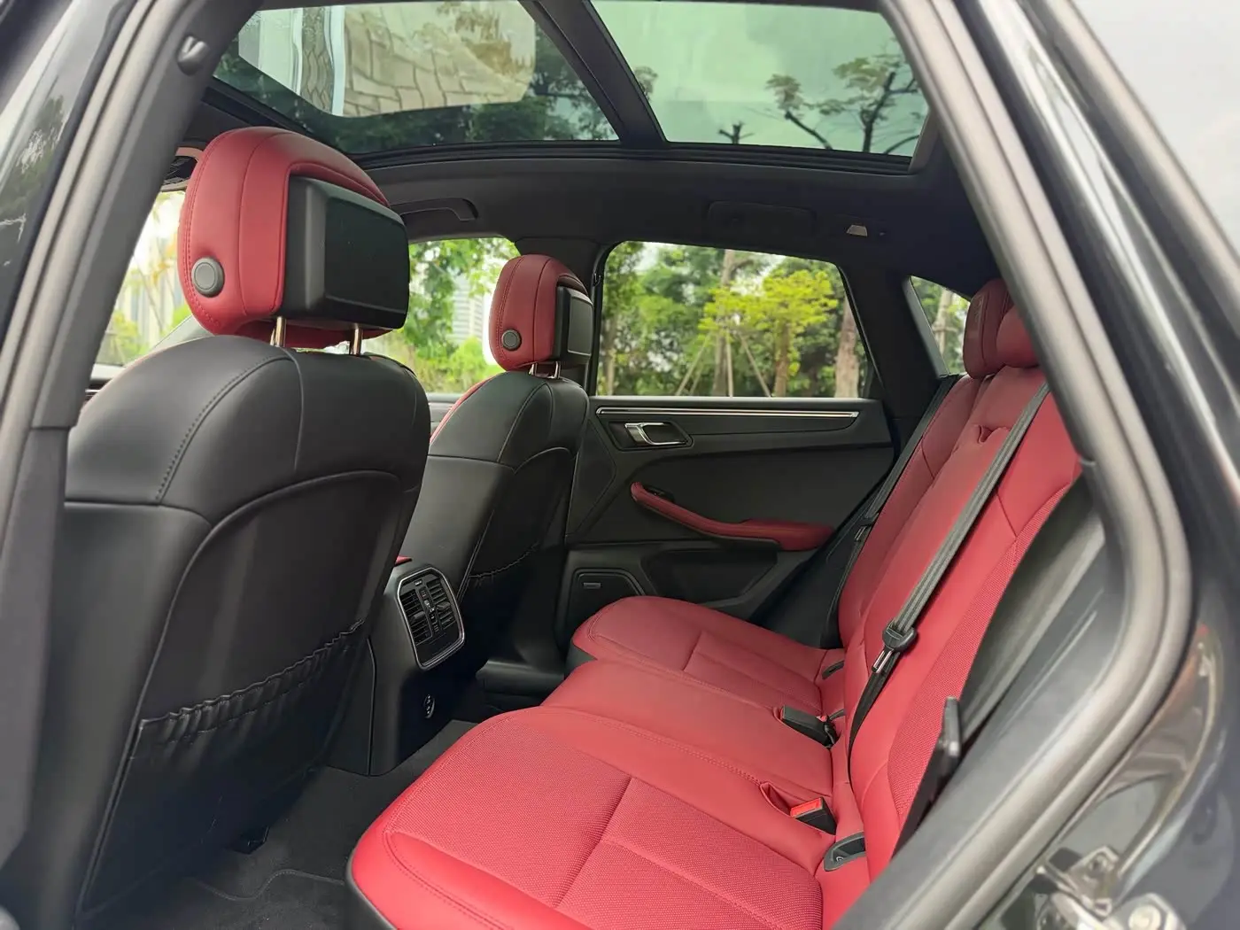 Porsche Macan 2023 — Фото 12/20