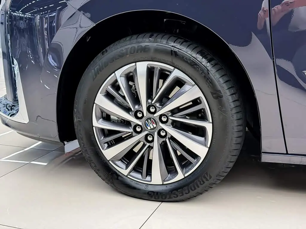 Buick GL8 New Energy 2025 — Фото 3/16