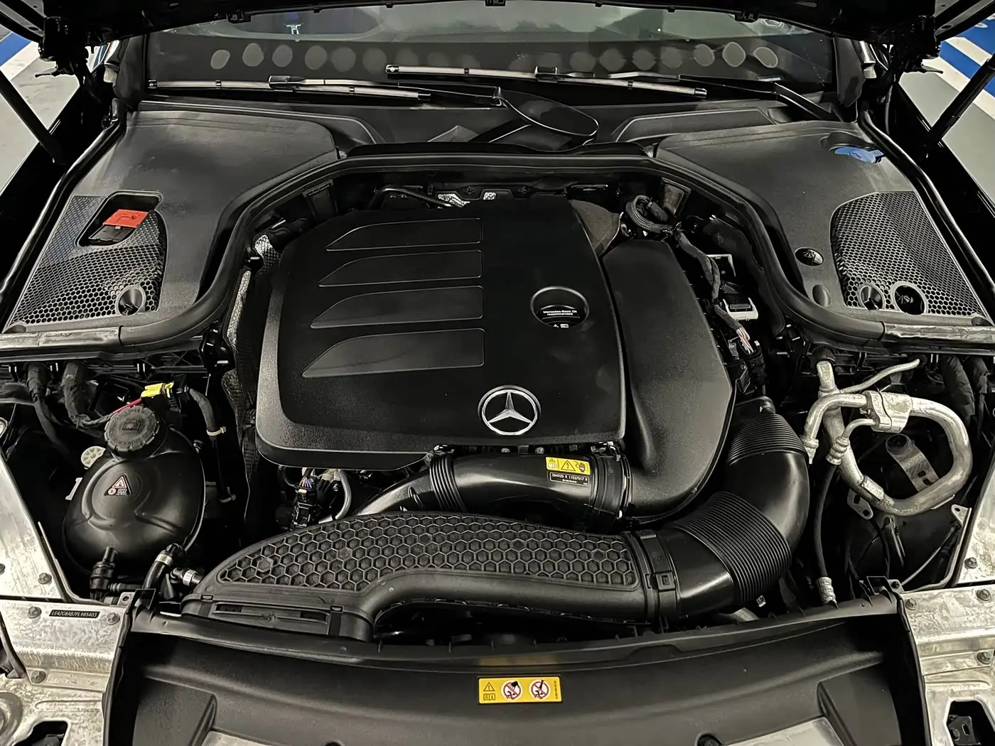 Mercedes-Benz E-Class 2023 — Photo 18/18