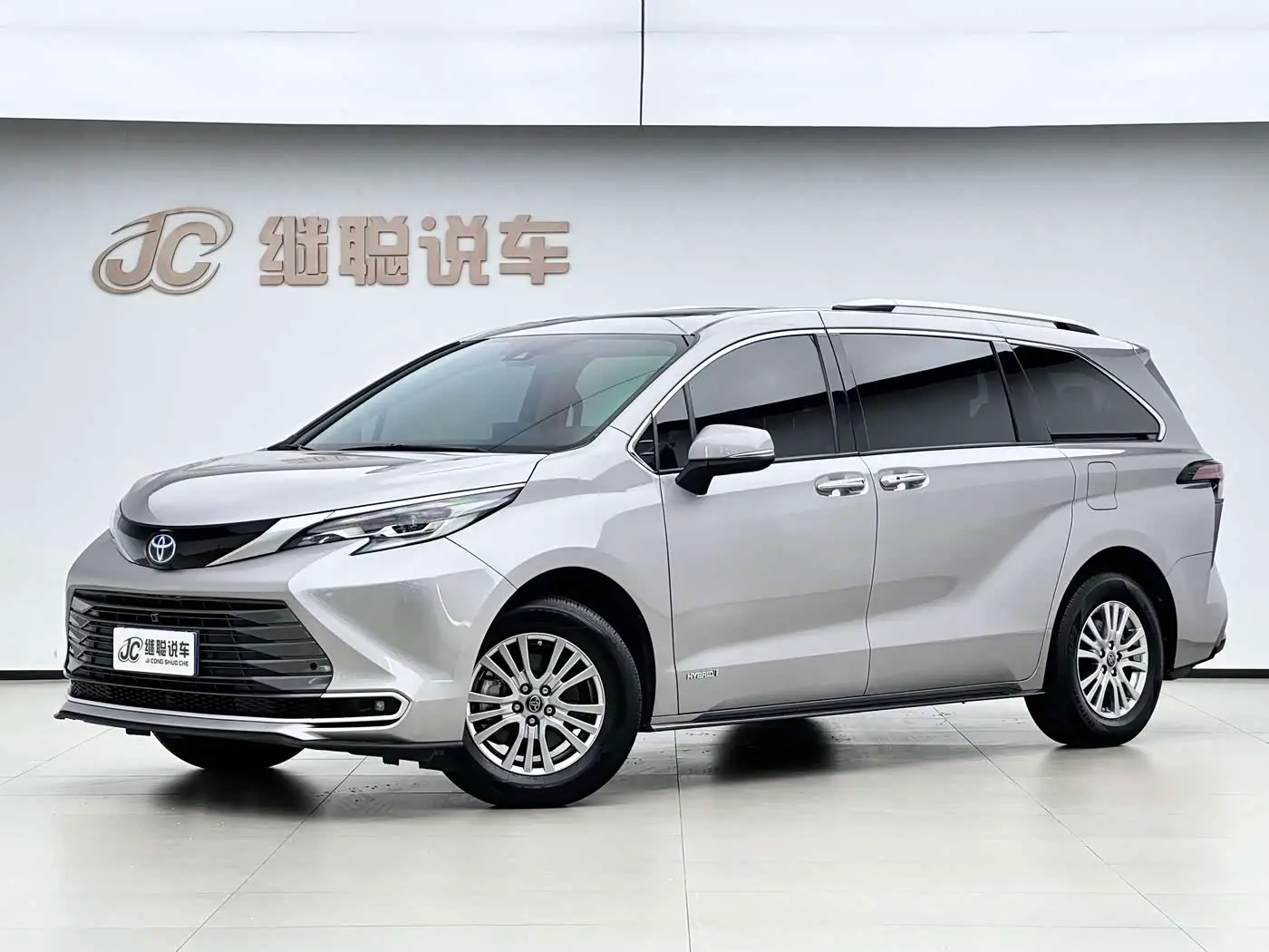 Toyota Sienna 2022 — Photo 1/17