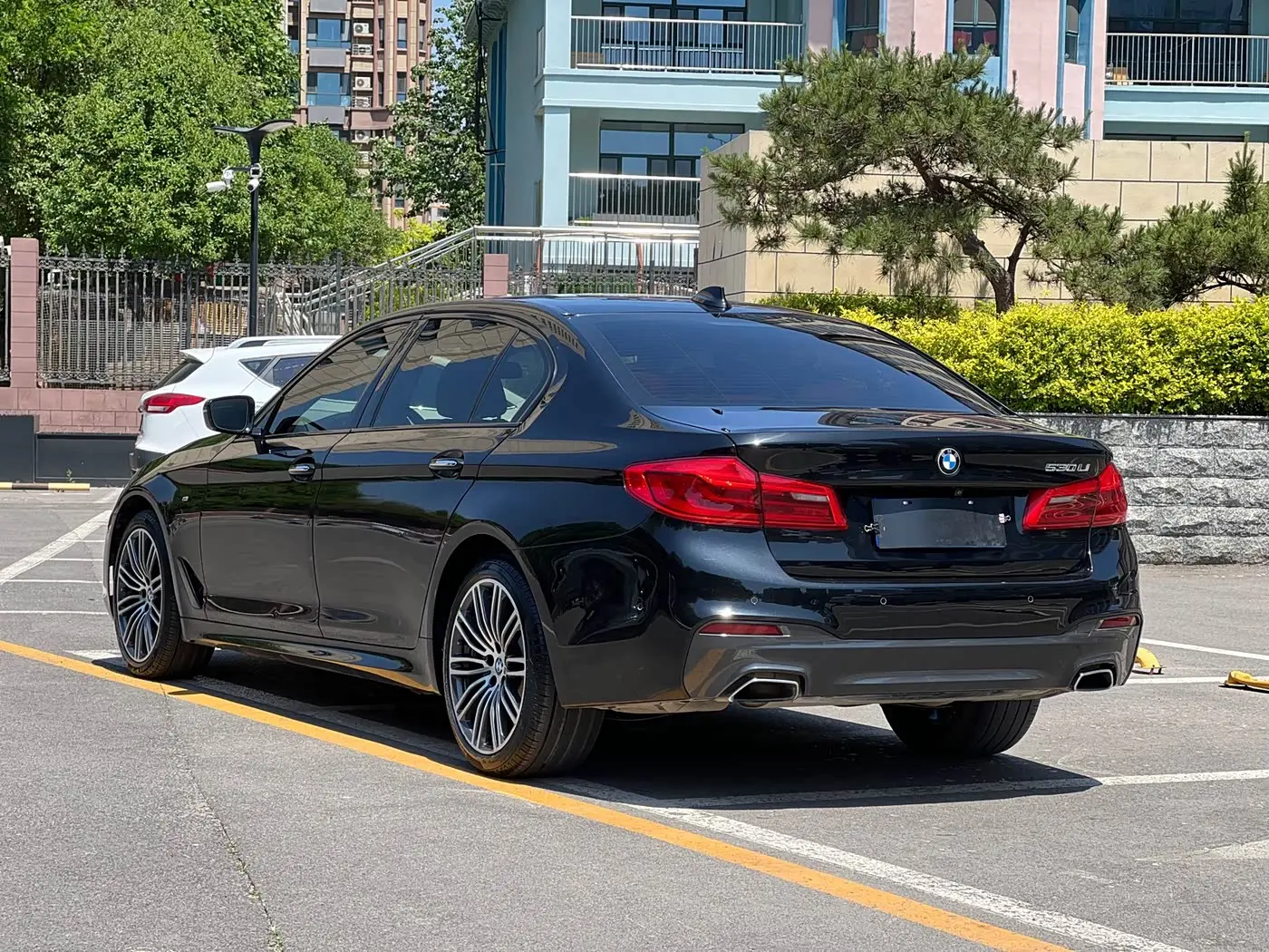 BMW 5 Series 2018 — ფოტო 6/20
