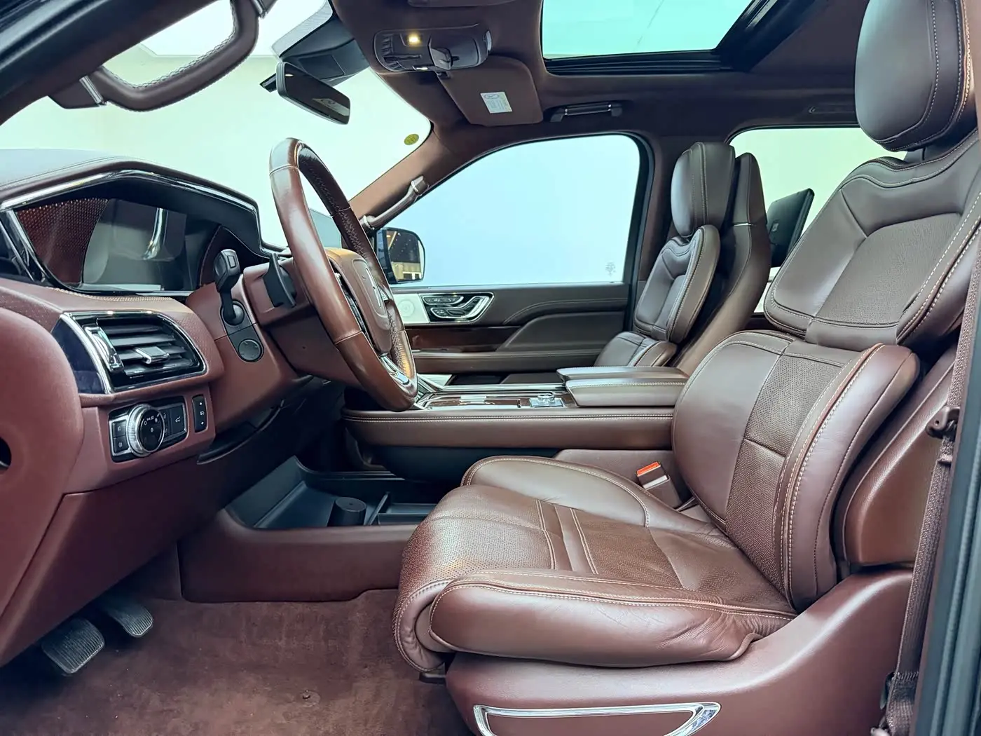 Lincoln Navigator 2018 — Photo 8/20