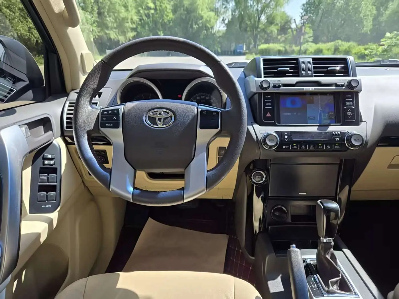 Toyota Prado 2018 — Photo 9/18