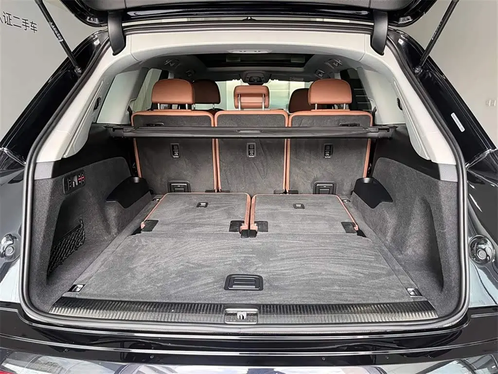 Audi Q7 2021 — Photo 9/16