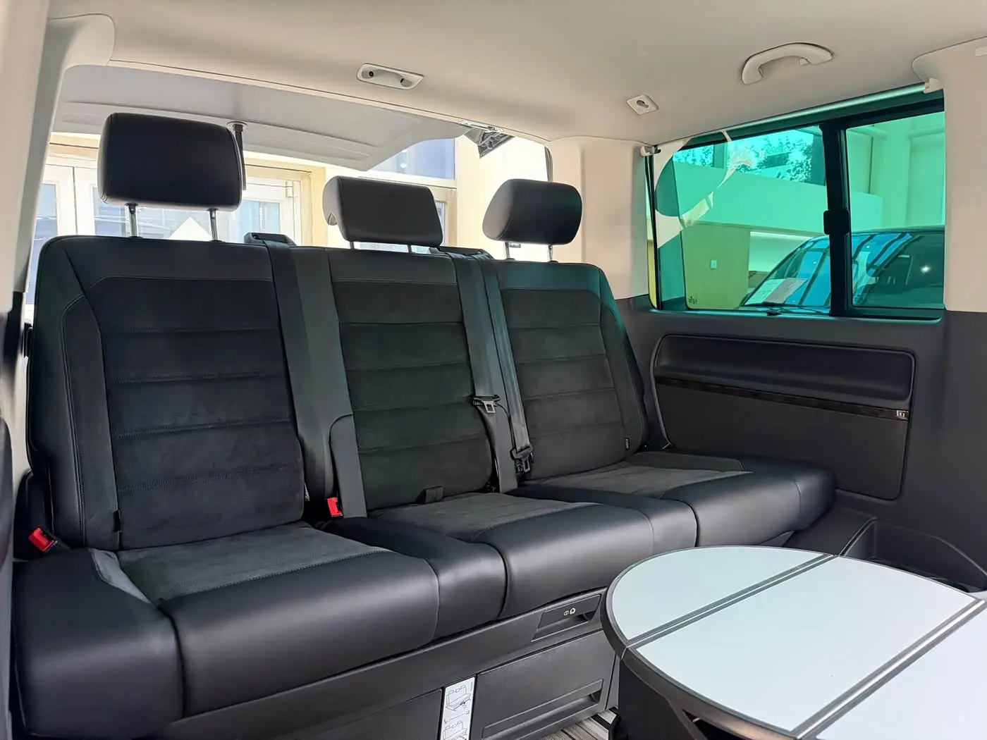 Volkswagen Multivan 2017 — ფოტო 11/20