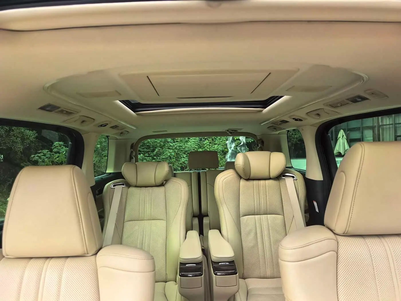 Toyota Alphard 2020 — Photo 10/13