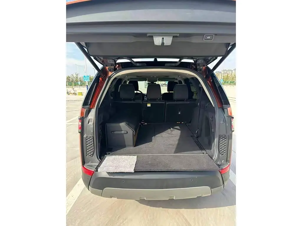 Land Rover Discovery 2017 — Photo 4/5