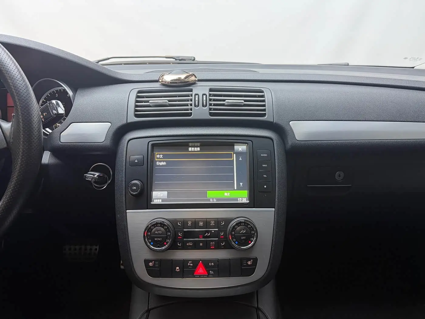 Mercedes-Benz R-Class 2016 — Photo 17/20