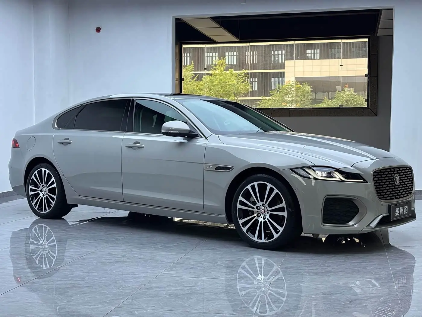 Jaguar XFL 2025 — Photo 3/20