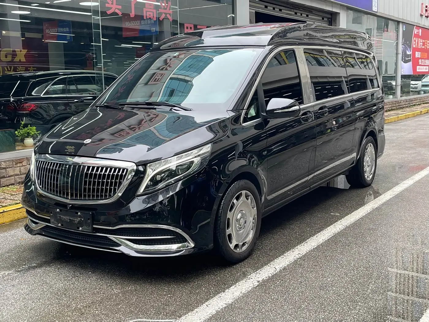 Mercedes-Benz V-Class 2022 — Photo 1/20
