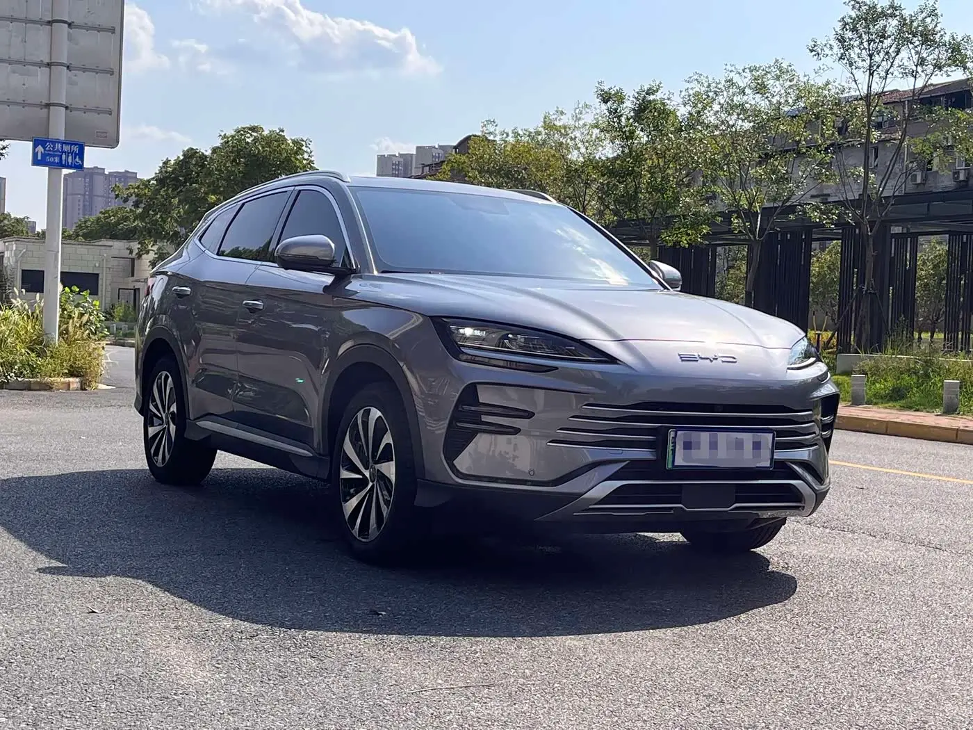 BYD Song PLUS PHEV 2023 — Photo 3/15