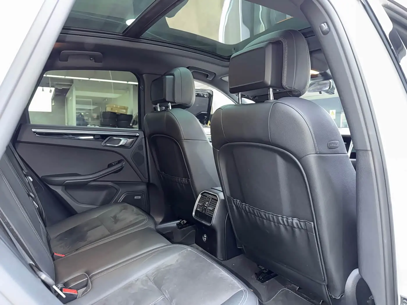 Porsche Macan 2020 — Фото 16/19