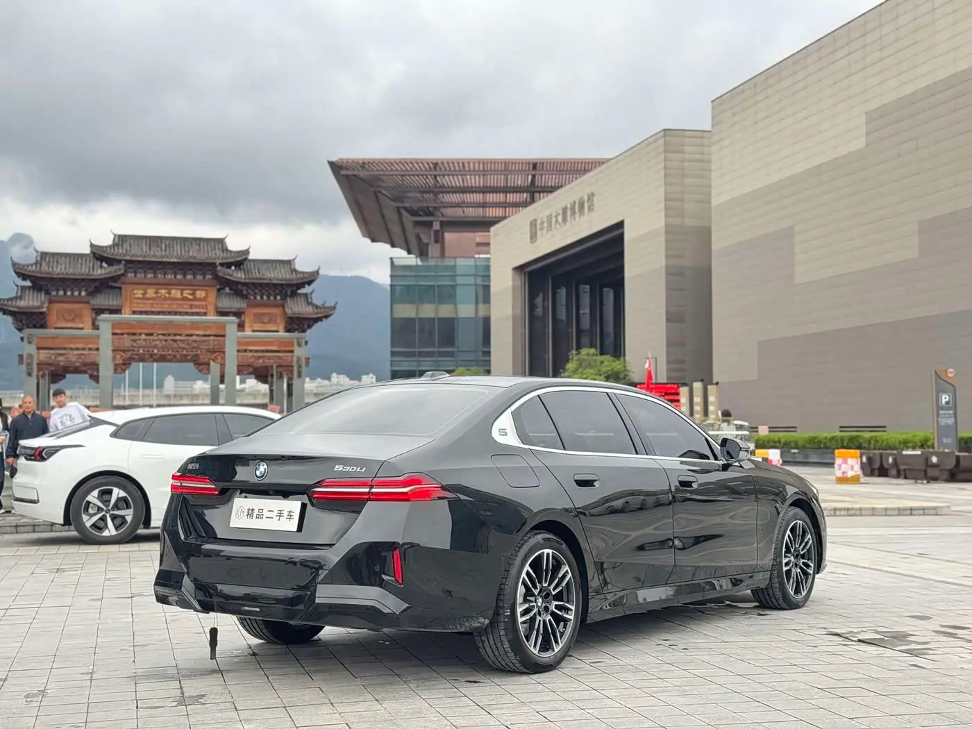 BMW 5 Series 2025 — Фото 9/17