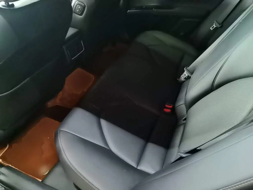 Toyota Camry 2023 — Photo 17/20
