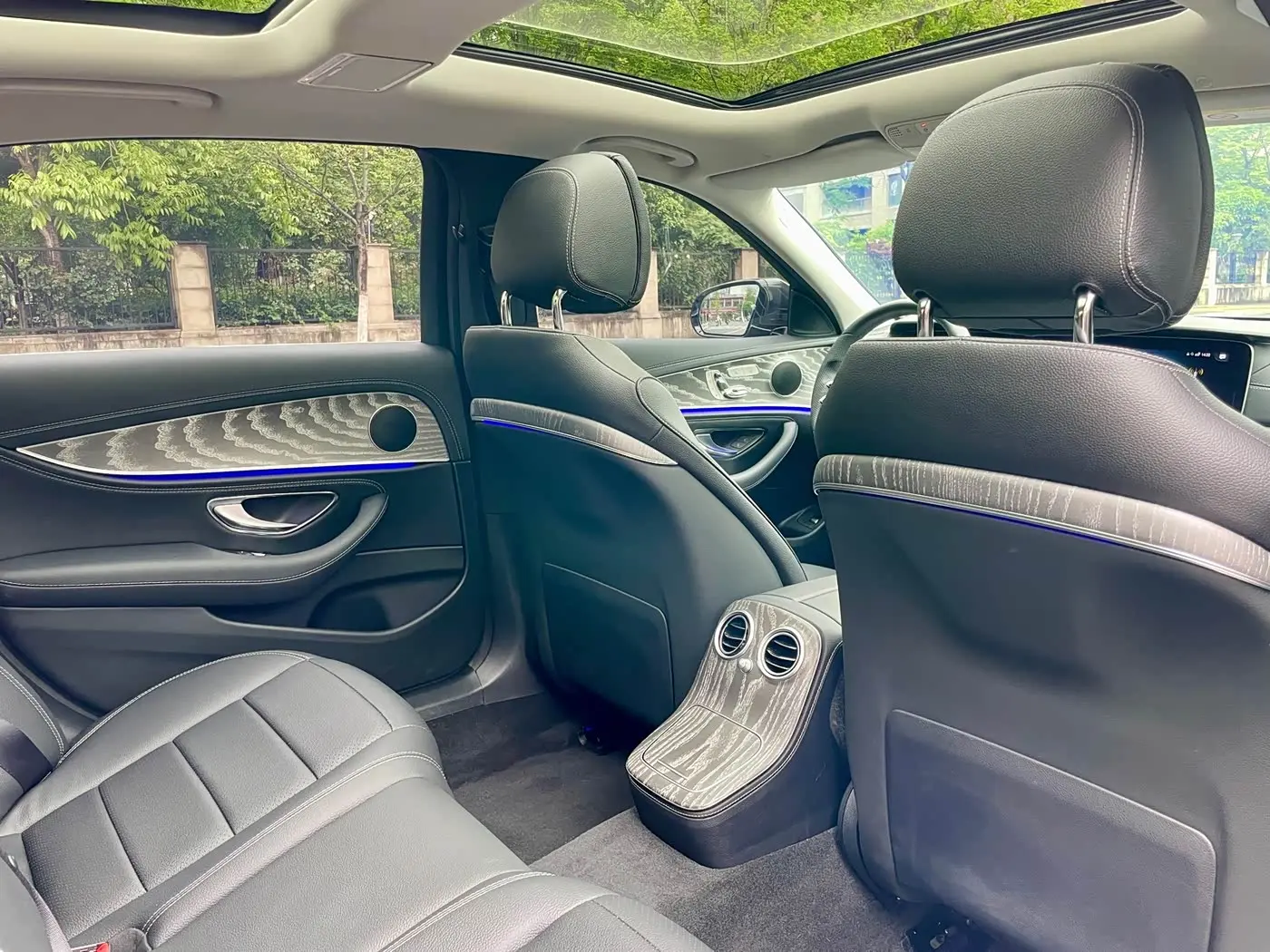 Mercedes-Benz E-Class 2023 — Photo 15/19