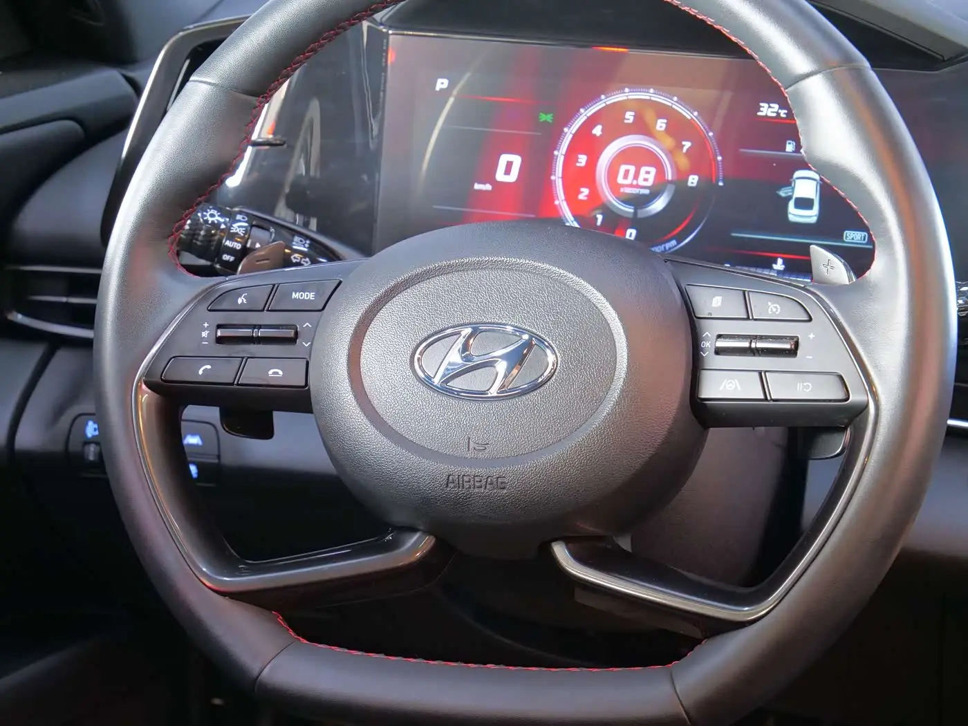 Hyundai Elantra 2023 — Photo 13/18