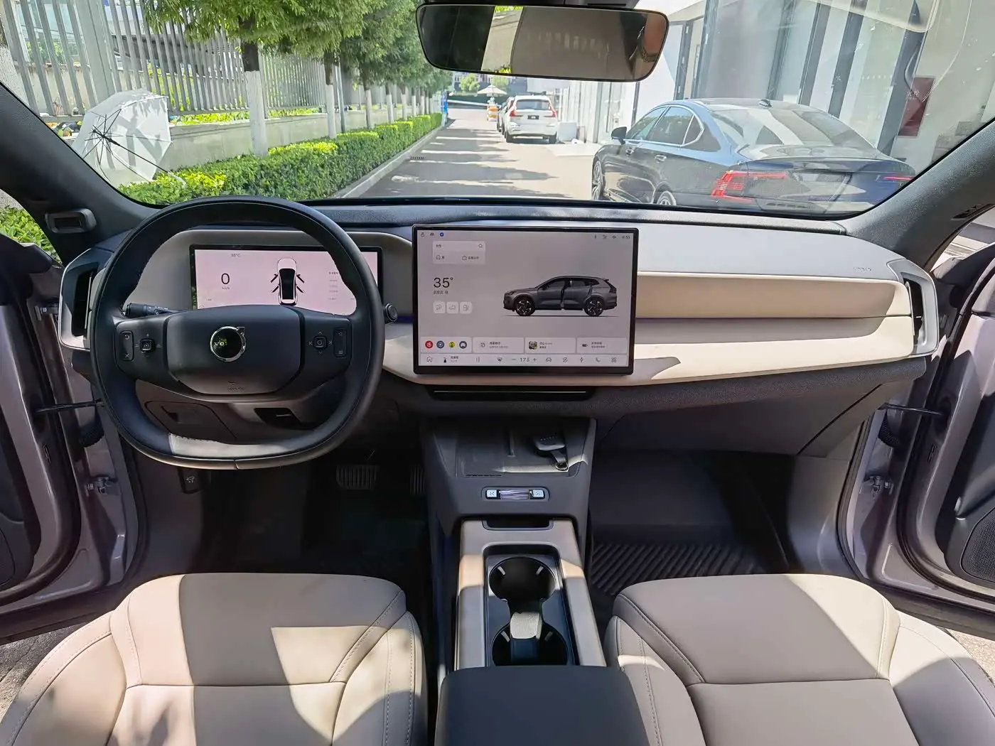 Volvo XC70 Plug-in Hybrid 2025 — Фото 14/18