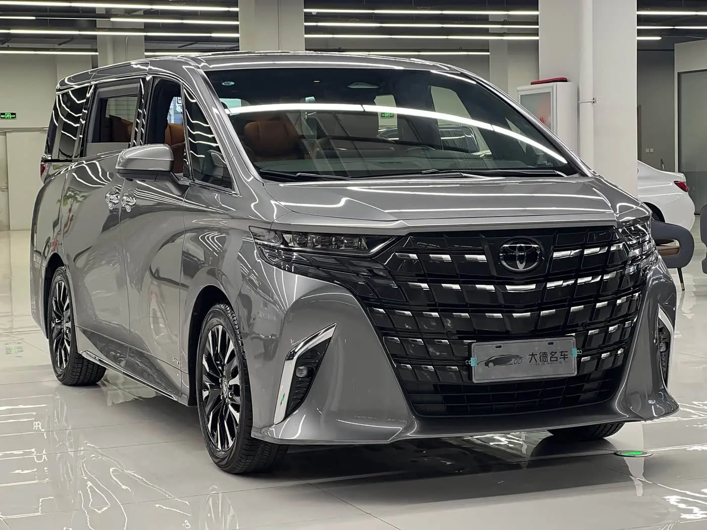 Toyota Alphard 2023 — Фото 3/20