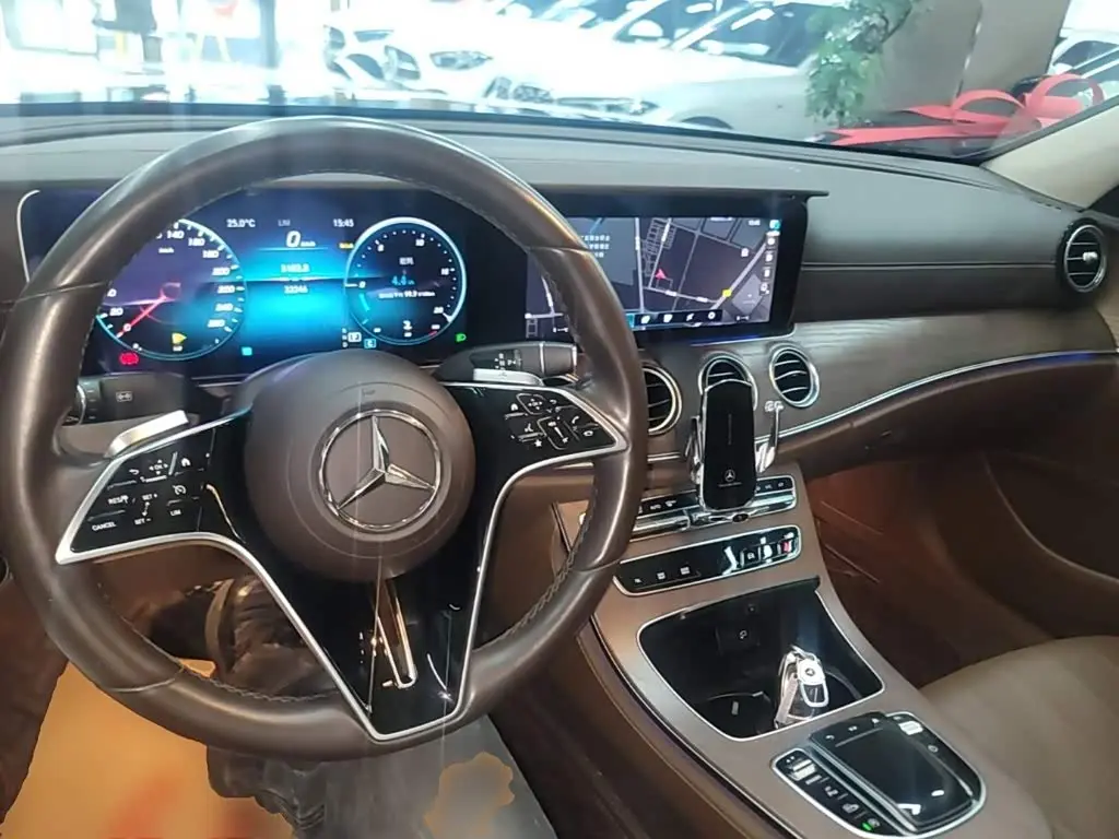 Mercedes-Benz E-Class 2023 — Şəkil 10/20