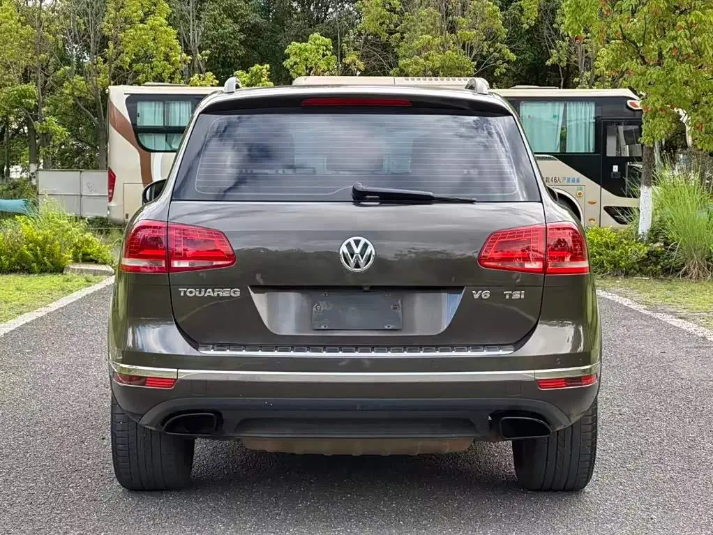 Volkswagen Touareg 2017 — Şəkil 8/9