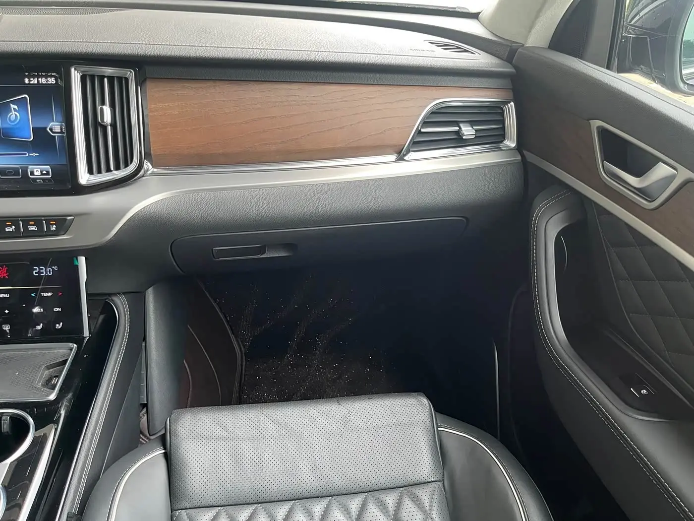 Hongqi HS7 2021 — Photo 18/20