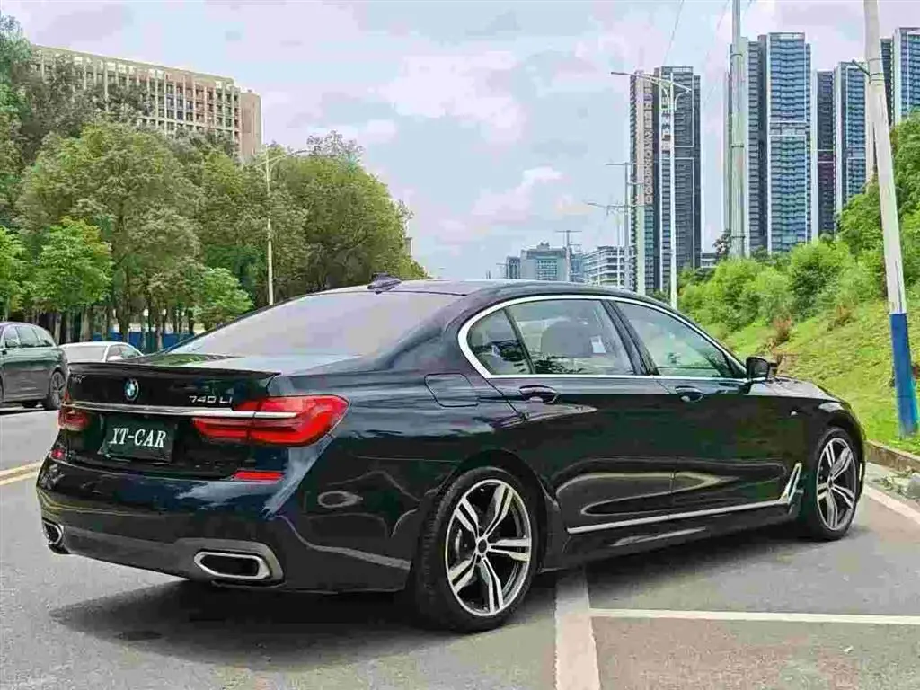 BMW 7 Series 2017 — Фото 7/9